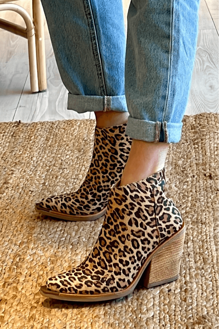 Victoria | Pointed Cowboy Boots