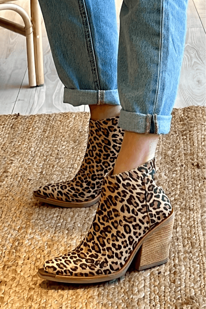 Victoria | Pointed Cowboy Boots